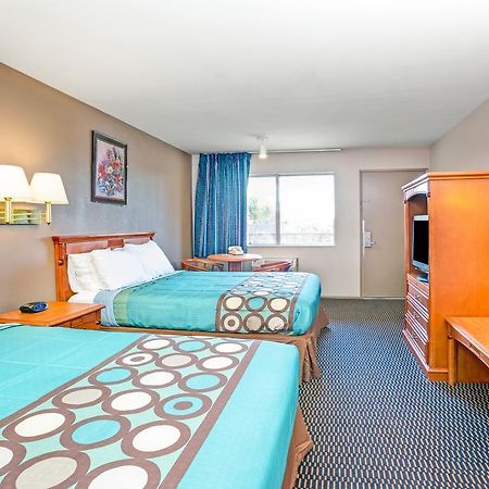 Super 8 By Wyndham Upland Ontario Ca Hotel Luaran gambar