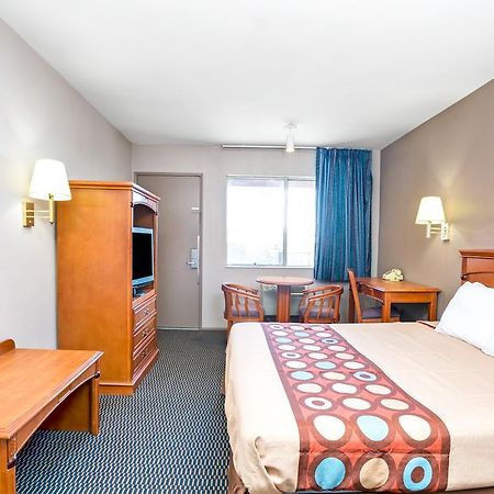 Super 8 By Wyndham Upland Ontario Ca Hotel Luaran gambar