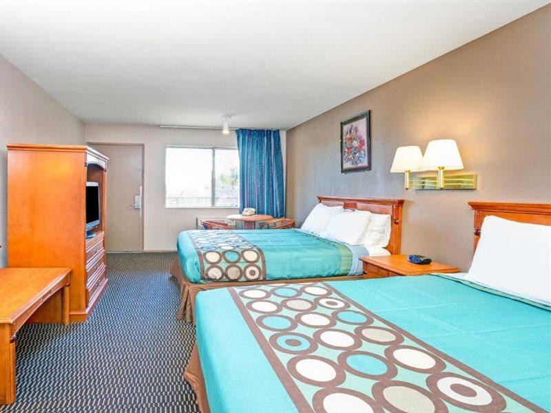 Super 8 By Wyndham Upland Ontario Ca Hotel Luaran gambar