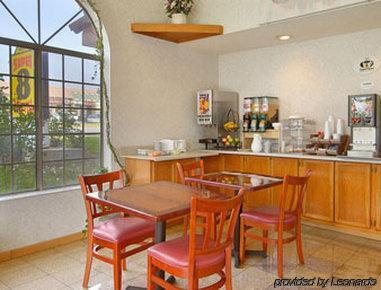 Super 8 By Wyndham Upland Ontario Ca Hotel Restoran gambar