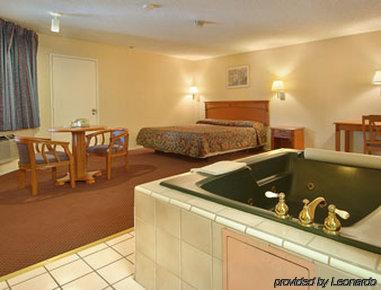 Super 8 By Wyndham Upland Ontario Ca Hotel Bilik gambar
