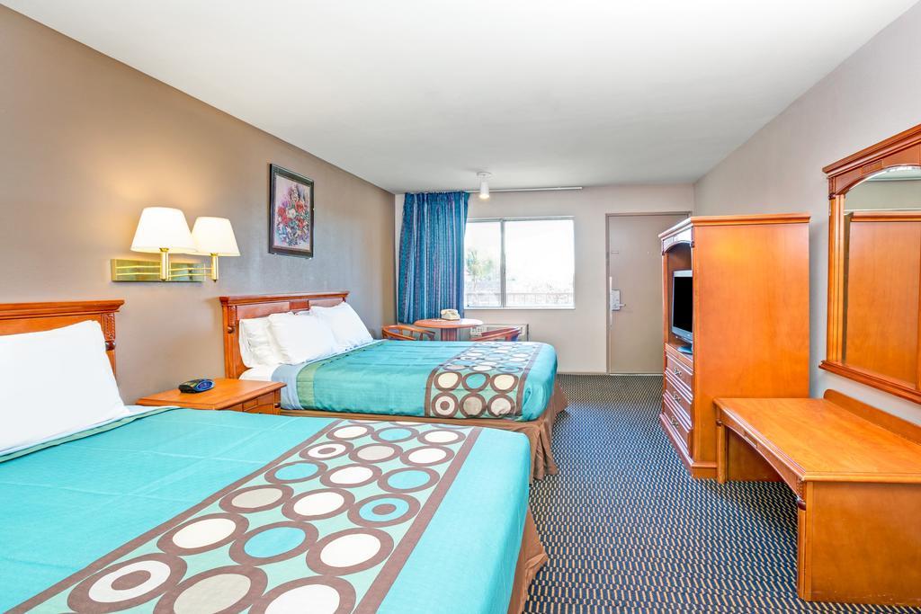 Super 8 By Wyndham Upland Ontario Ca Hotel Luaran gambar