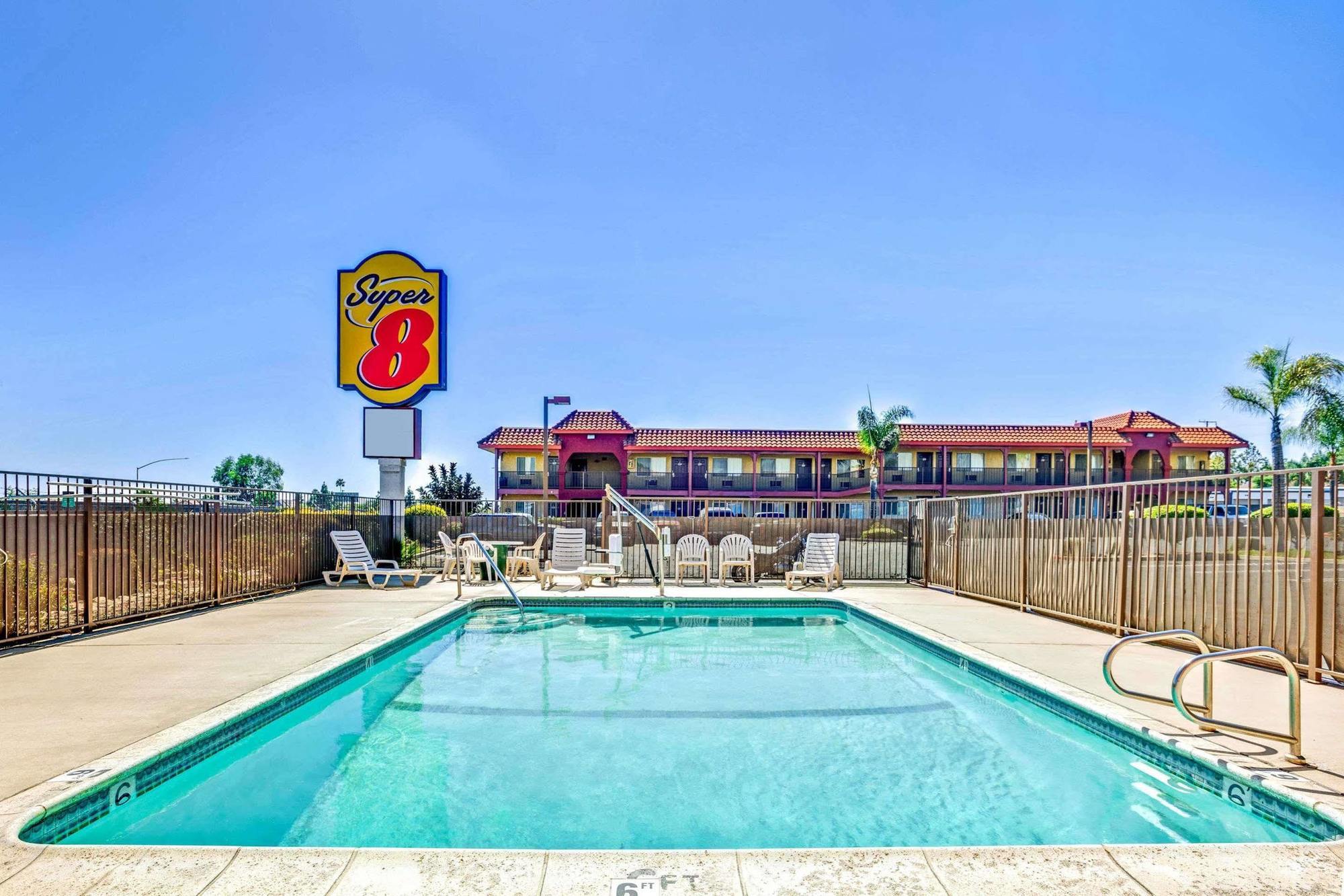 Super 8 By Wyndham Upland Ontario Ca Hotel Luaran gambar